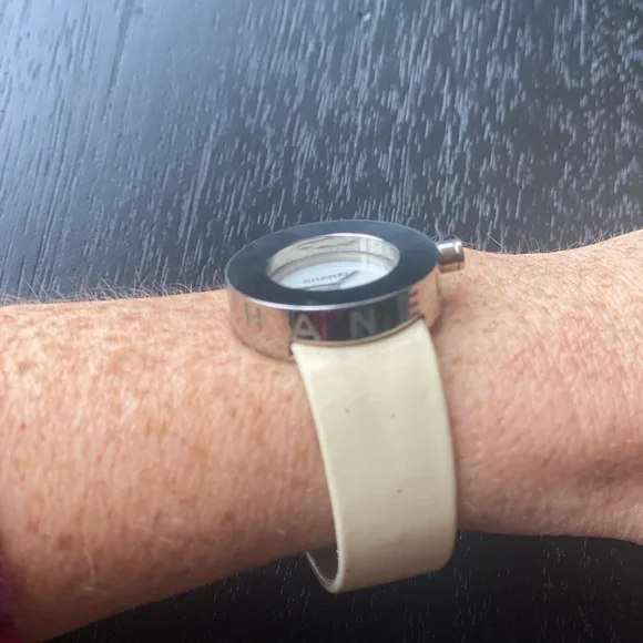 Vintage CHANEL La Ronde ladies watch - Picture 2 of 7